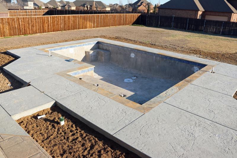 Comment aménager une piscine creusée pour valoriser votre espace extérieur ?