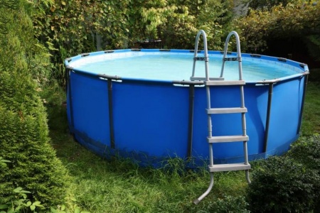 Comment choisir la piscine hors-sol id&eacute;ale &agrave; Chavelot pour votre jardin ?
